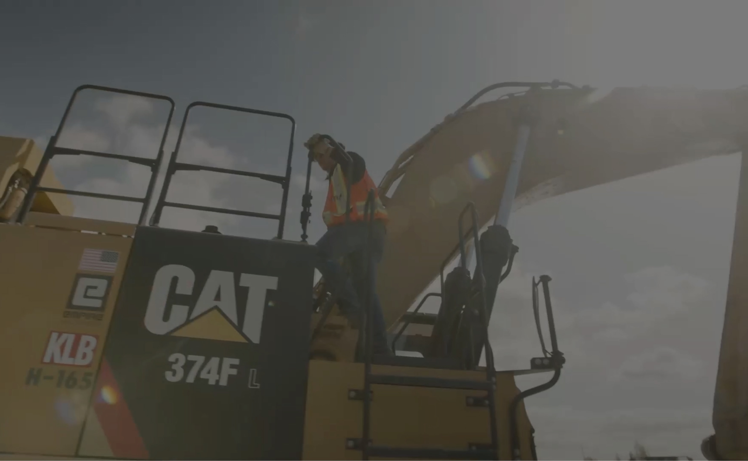Introduction video where Superintendent is walking on side of excavator inspecting it