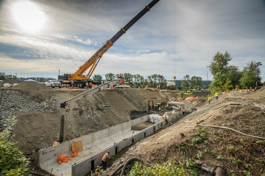 B2R crane setting precast concrete box culvert pieces